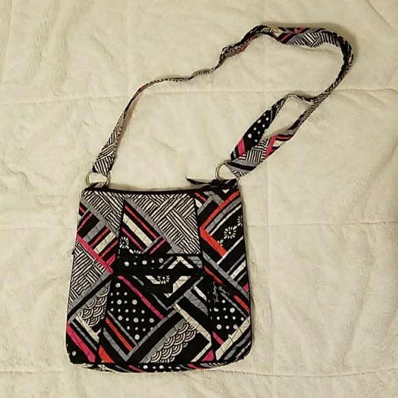 Vera Bradley Handbags - Vera Bradley Hipster Crossbody